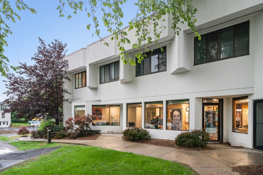 243 Main St, New Paltz, NY à louer - Photo de l’immeuble – Image 1 sur 10
