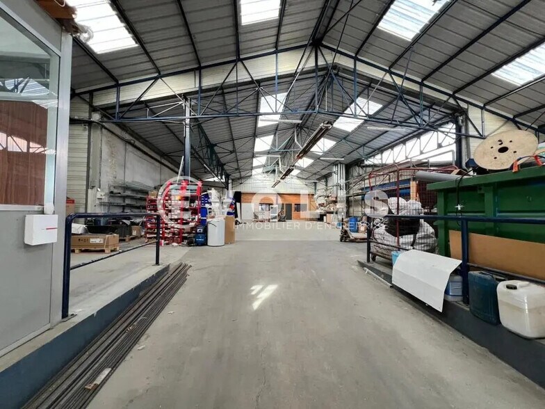 Local d'activités dans Tarare à vendre - Photo de l’immeuble – Image 3 sur 11