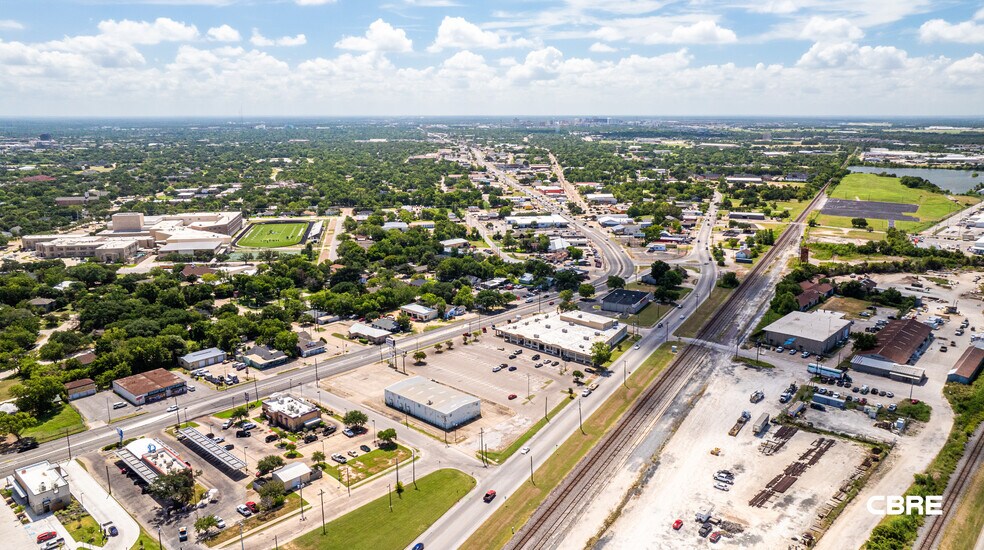 1010 S Texas Ave, Bryan, TX à louer - Aérien – Image 3 sur 11