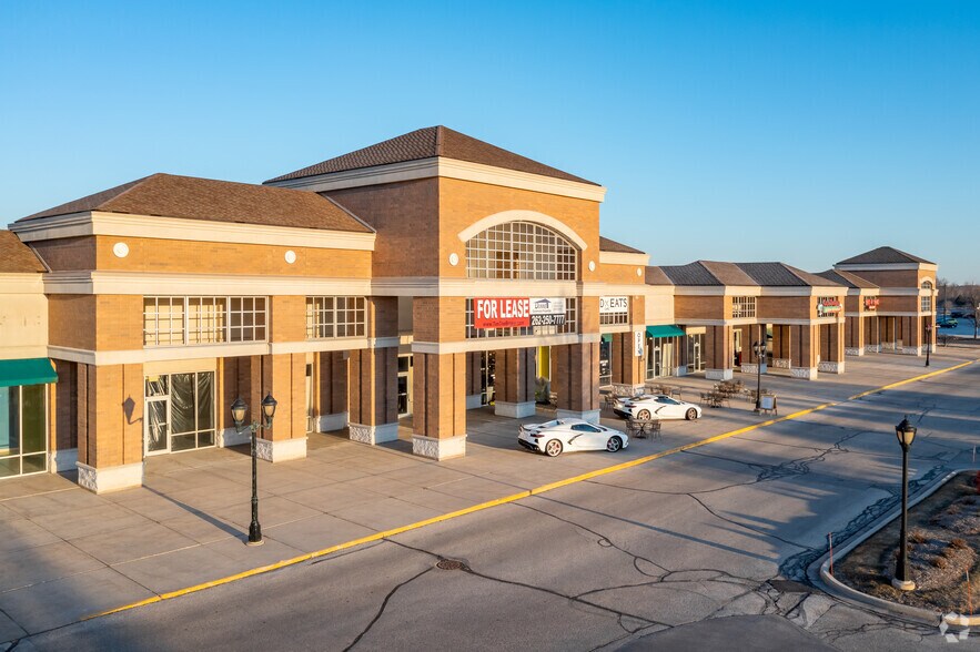 1405 Capitol Dr, Pewaukee, WI à louer - Photo de l’immeuble – Image 2 sur 7