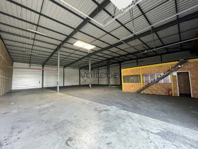 Plus de détails pour Bureau, Local d'activités à louer