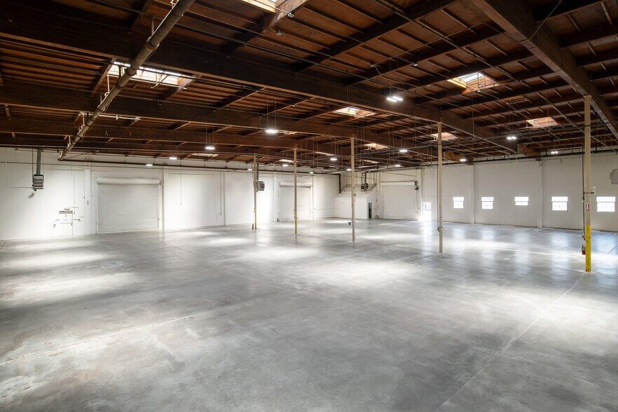 900-940 Aladdin Ave, San Leandro, CA à louer - Photo de l’immeuble – Image 3 sur 9