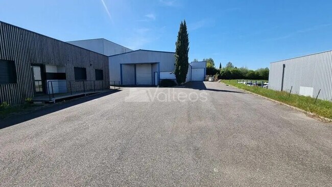 Plus de détails pour Local d’activités à vendre