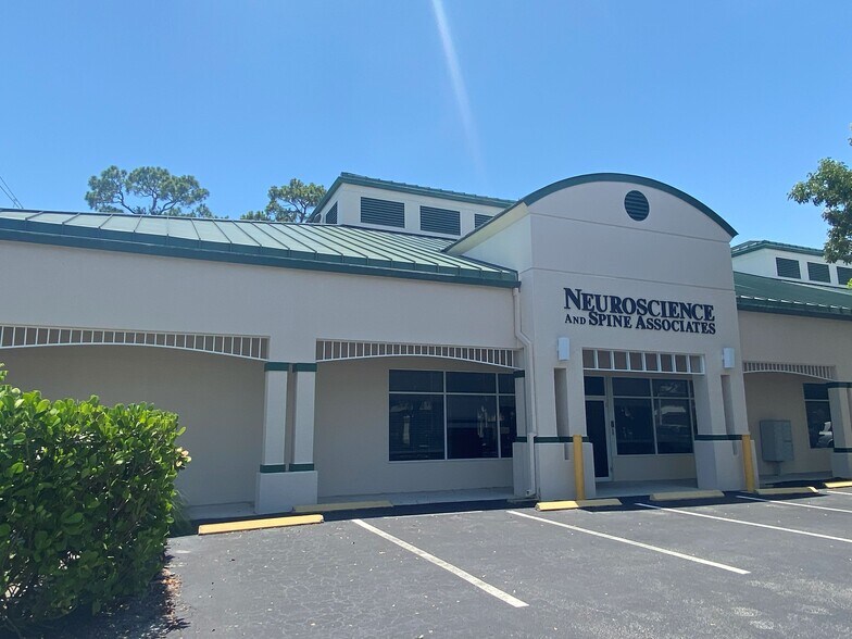 877 111th Ave N, Naples, FL à louer - Photo de l’immeuble – Image 2 sur 6