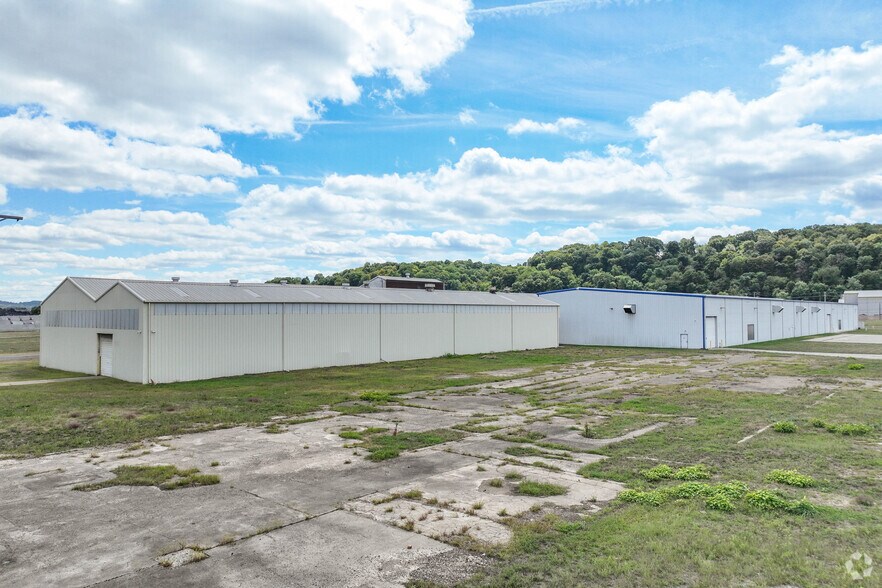 1729 Pennsylvania Ave, Monaca, PA à louer - Photo de l’immeuble – Image 2 sur 31