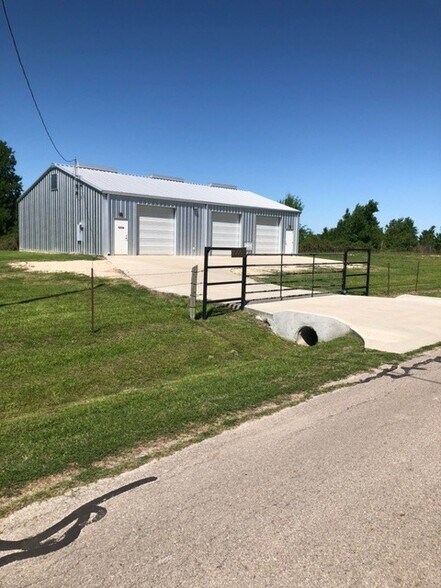 1009 Old Plantersville, Montgomery, TX à louer - Photo de l’immeuble – Image 3 sur 16