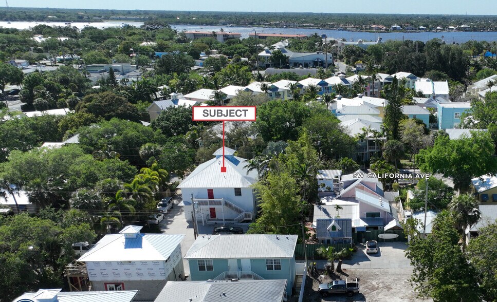 515 SW California Ave, Stuart, FL à vendre - Photo de l’immeuble – Image 3 sur 11