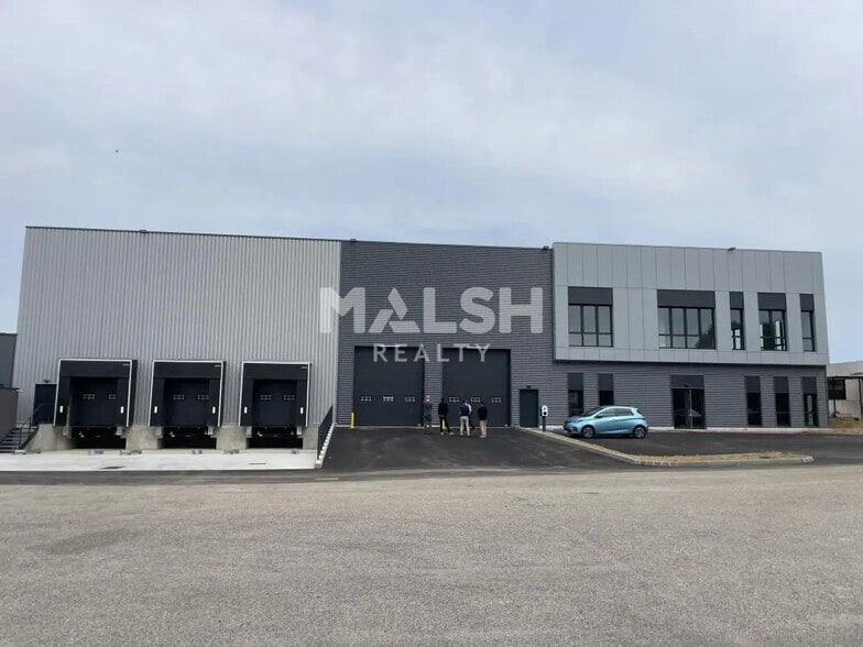 Local d’activités dans Corbas à louer - Photo de l’immeuble – Image 1 sur 18