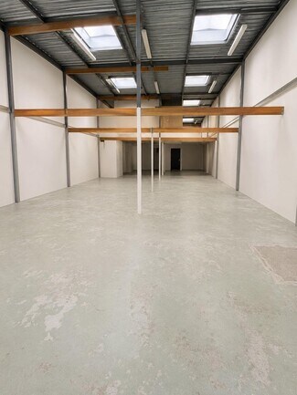 Plus de détails pour 26 Rue Gaston Philippe, Saint-Denis - Local d'activités à louer