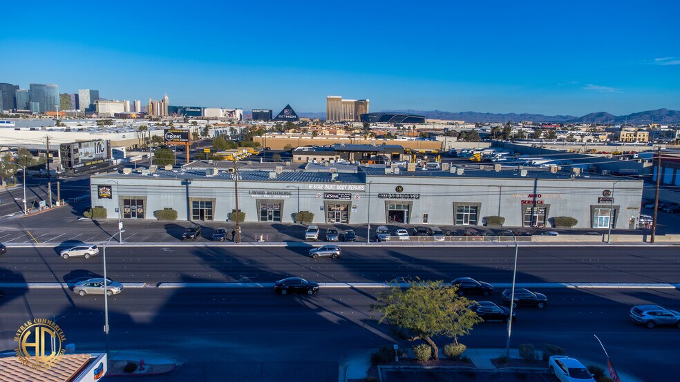 4851 W Hacienda Ave, Las Vegas, NV à louer - Photo de l’immeuble – Image 2 sur 7