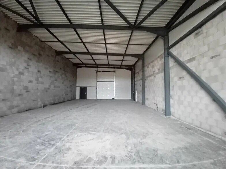 Local commercial dans Sennecey-le-Grand à louer - Photo intérieure – Image 2 sur 3