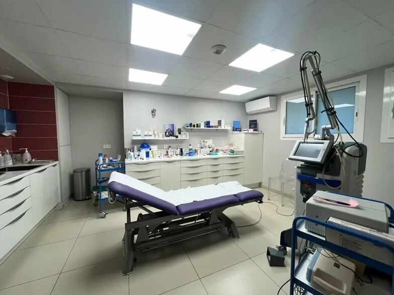 Local commercial dans JUAN-LES-PINS à vendre - Photo de l’immeuble – Image 2 sur 4