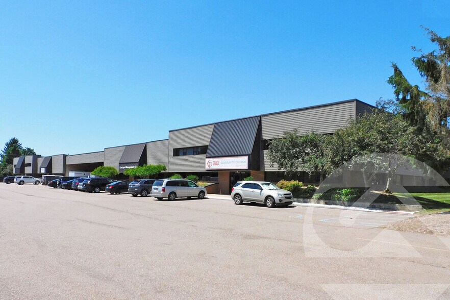 3275-3285 Martin Rd, Commerce Township, MI à louer - Photo de l’immeuble – Image 1 sur 1
