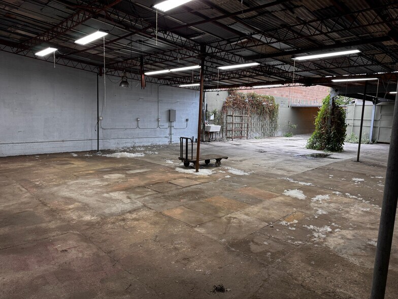 2910 Denby Ave, Los Angeles, CA à louer - Photo de l’immeuble – Image 1 sur 16