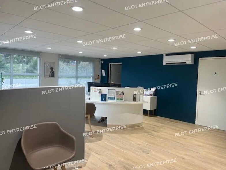 Bureau dans Saint-Avé à louer - Photo de l’immeuble – Image 2 sur 5