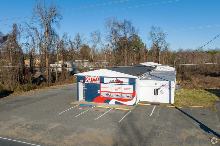 2072 Richmond Hwy, Stafford, VA à louer - Photo de l’immeuble – Image 3 sur 5