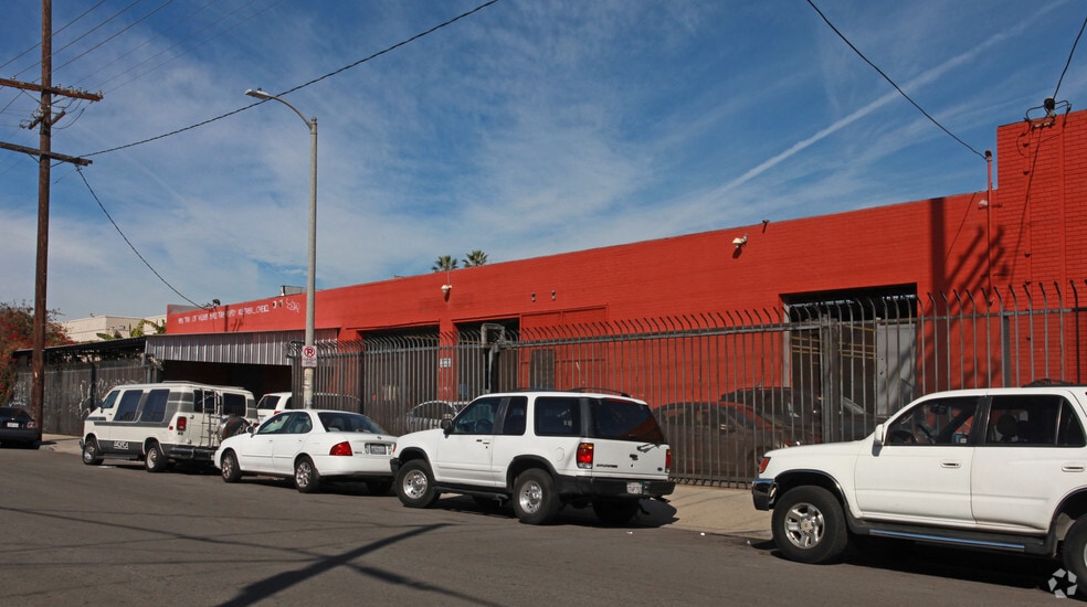 219 E 32nd St, Los Angeles, CA à louer - Photo principale – Image 3 sur 16