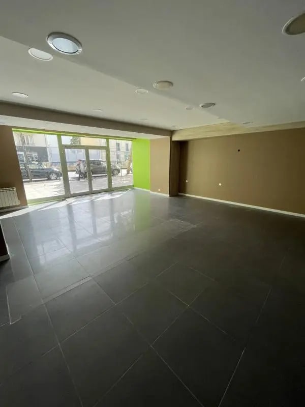 Local commercial dans Rueil-Malmaison à vendre Photo de l’immeuble– Image 1 sur 24