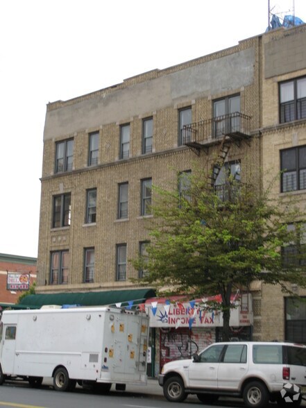 666 Dumont Ave, Brooklyn, NY à louer - Photo de l’immeuble – Image 3 sur 7