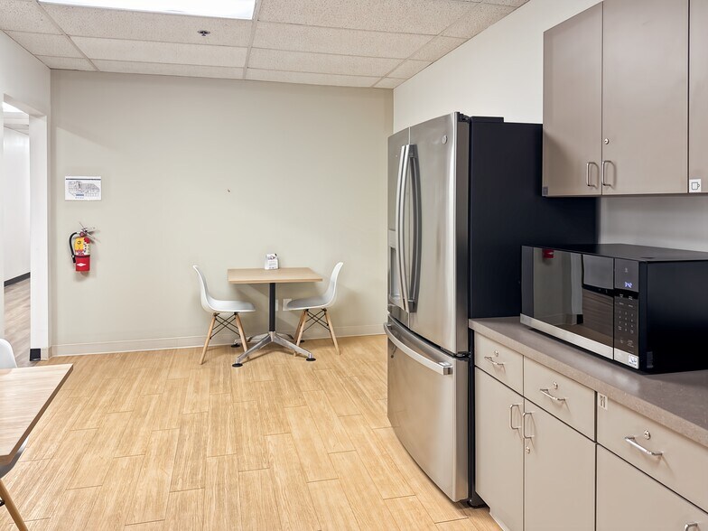 1351 N Alma School Rd, Chandler, AZ à louer - Photo intérieure – Image 2 sur 19