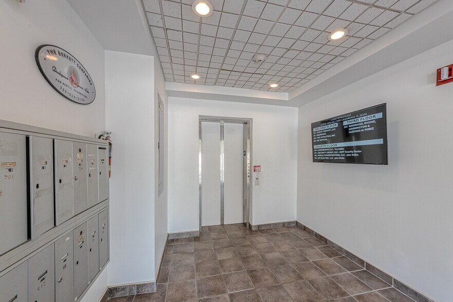 4520 NE 18th Ave, Fort Lauderdale, FL à louer - Photo de l’immeuble – Image 3 sur 3