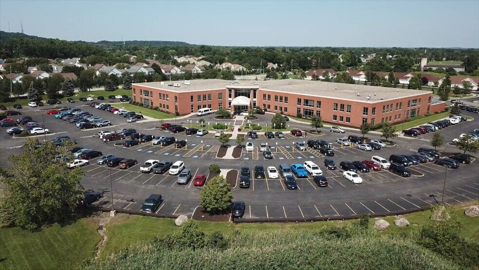 2561 Lac De Ville Blvd, Rochester, NY à louer - Vidéo sur l’annonce professionnelle – Image 2 sur 14