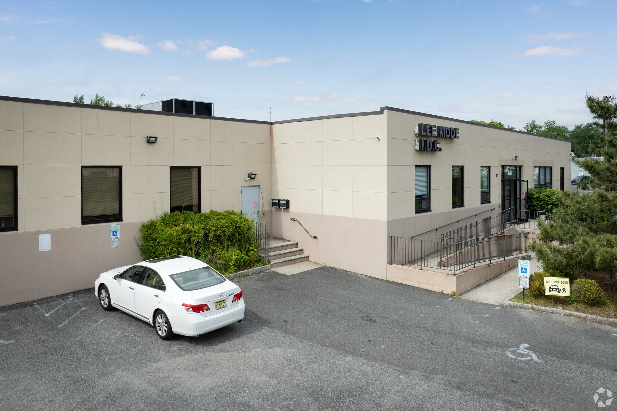 60 Commerce Way, Hackensack, NJ à louer Photo principale– Image 1 sur 9