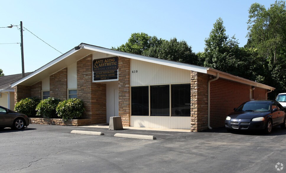 410 E Williams St, Apex, NC à louer - Photo de l’immeuble – Image 1 sur 22