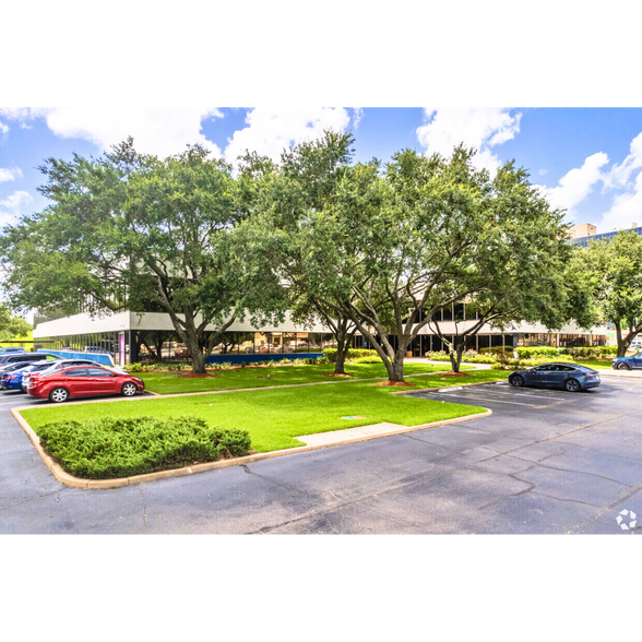 810 Highway 6 S, Houston, TX à louer - Photo de l’immeuble – Image 3 sur 7