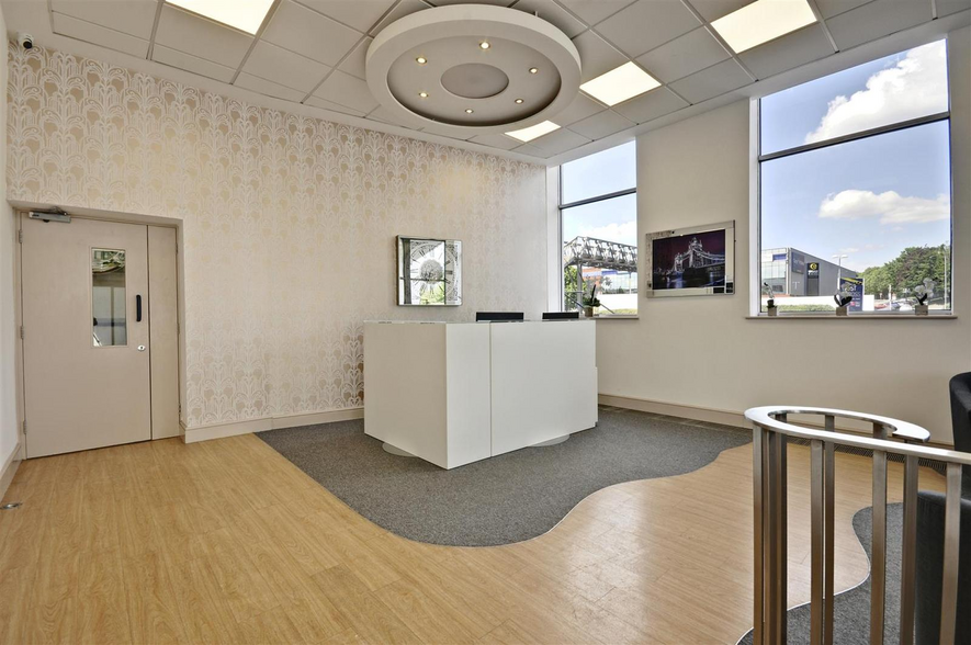 981 Great West Rd, Brentford à louer - Photo intérieure – Image 3 sur 27