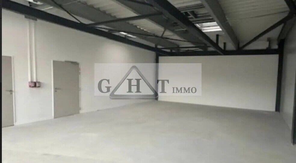 Bureau dans Montmagny à louer - Photo de l’immeuble – Image 3 sur 3