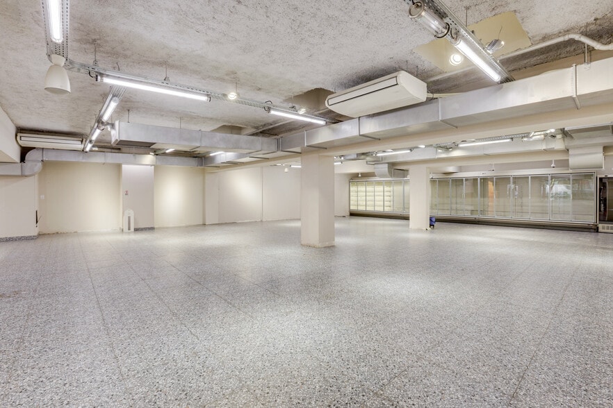 Avenue Daumesnil, Paris à vendre - Photo de l’immeuble – Image 3 sur 9