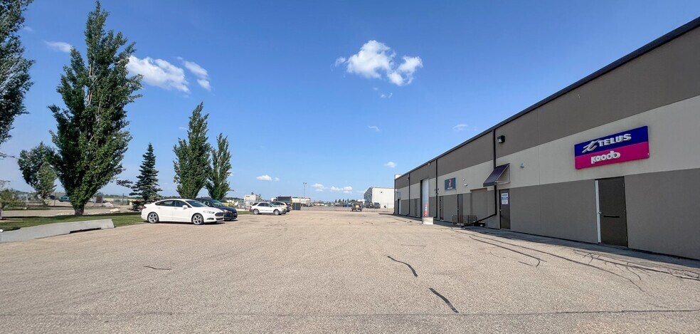 82 Boulder Blvd, Stony Plain, AB à vendre - Photo de l’immeuble – Image 2 sur 2