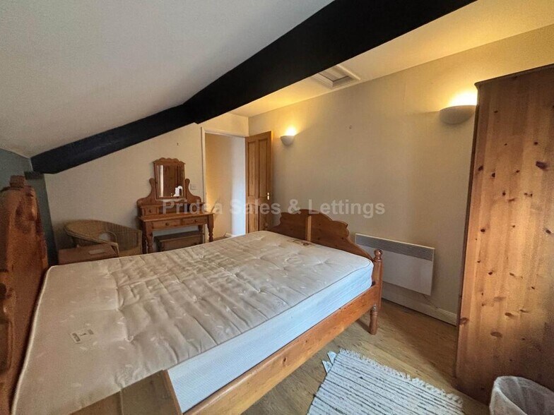 160 Church St, Whitby à vendre - Photo de l’immeuble – Image 3 sur 9