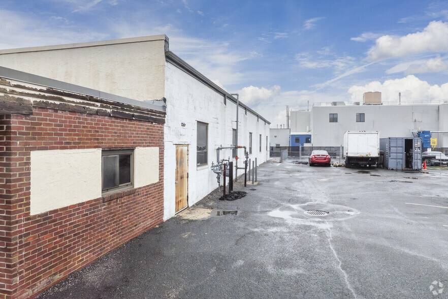 409 Bayview Ave, Amityville, NY à vendre - Photo de l’immeuble – Image 2 sur 6