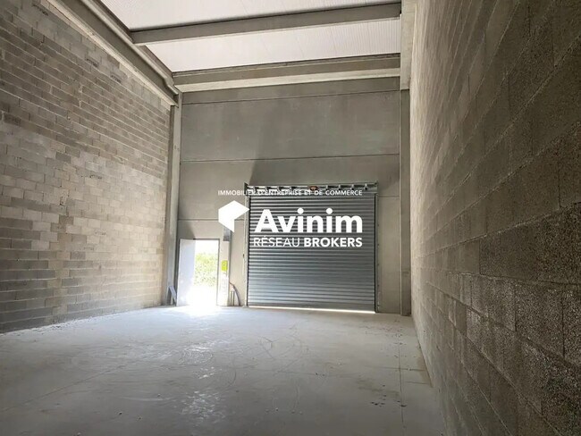 Plus de détails pour Local d'activités à louer