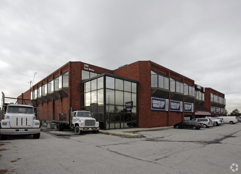 4701 Steeles Ave W, Toronto, ON à louer - Photo de l’immeuble – Image 2 sur 3