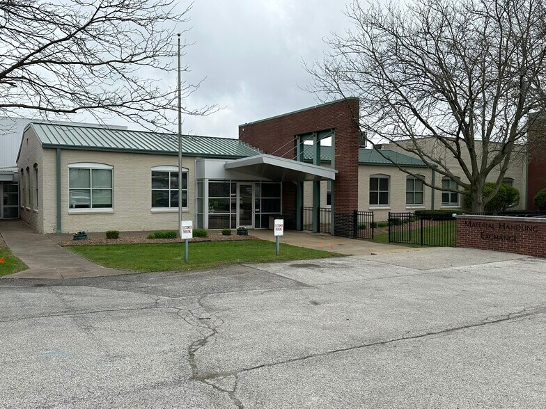 1800 Churchman Ave, Indianapolis, IN à louer - Photo de l’immeuble – Image 3 sur 23