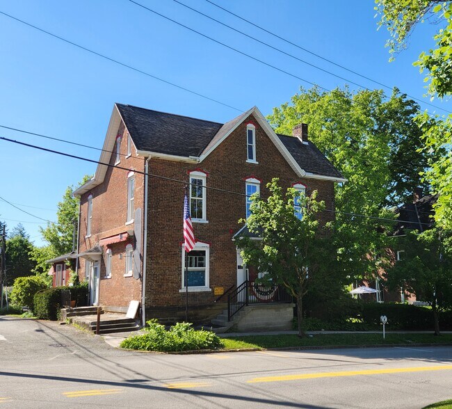 108 S Market St, Ligonier Township, PA à vendre - Photo de l’immeuble – Image 1 sur 13