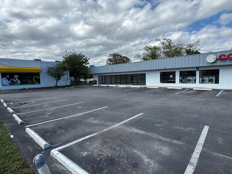 777-799 E Oakland Park Blvd, Oakland Park, FL à louer - Photo de l’immeuble – Image 2 sur 12