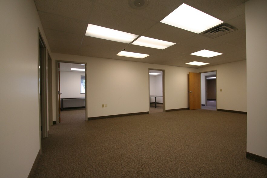 5600 Pioneer Creek Dr, Maple Plain, MN à louer - Photo intérieure – Image 3 sur 16