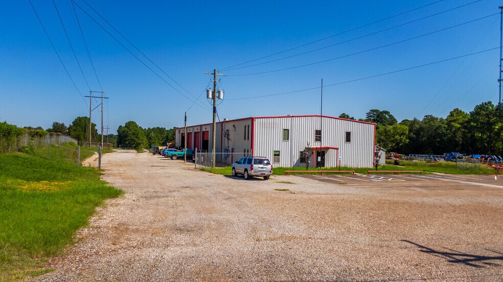 2103 E SH 31, Kilgore, TX à louer - Photo principale – Image 1 sur 35