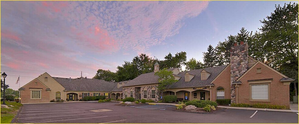 44670 Ann Arbor Rd W, Plymouth, MI à louer - Photo de l’immeuble – Image 2 sur 5