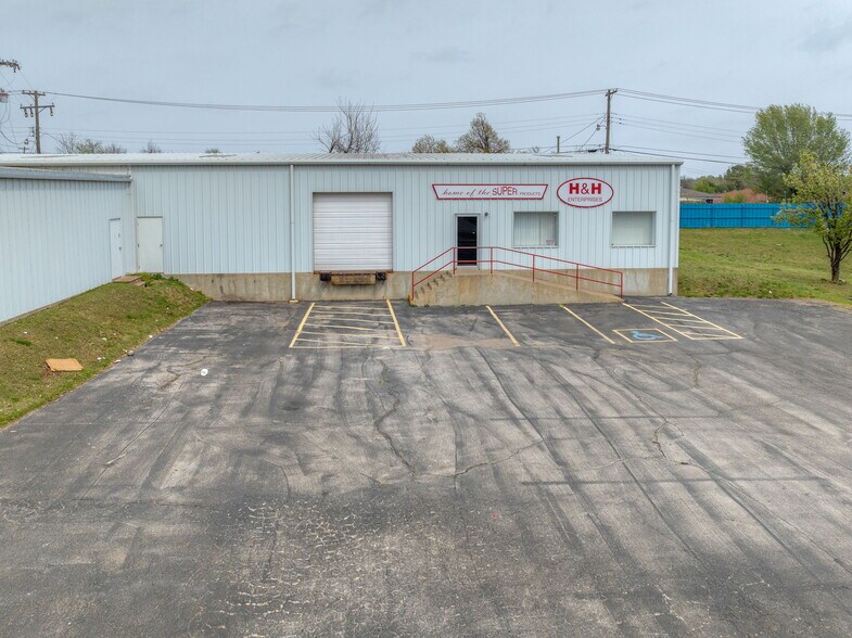 4429 NW 10th St, Oklahoma City, OK à vendre - Photo de l’immeuble – Image 2 sur 39