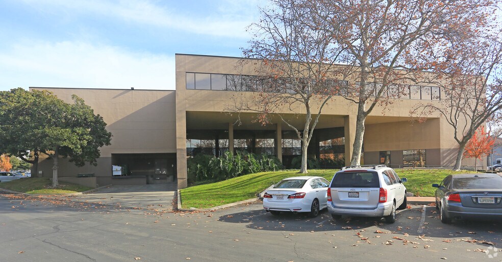 39465 Paseo Padre Pky, Fremont, CA à louer - Photo principale – Image 1 sur 3