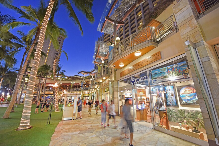 227 Lewers St, Honolulu, HI à louer - Photo de l’immeuble – Image 3 sur 10