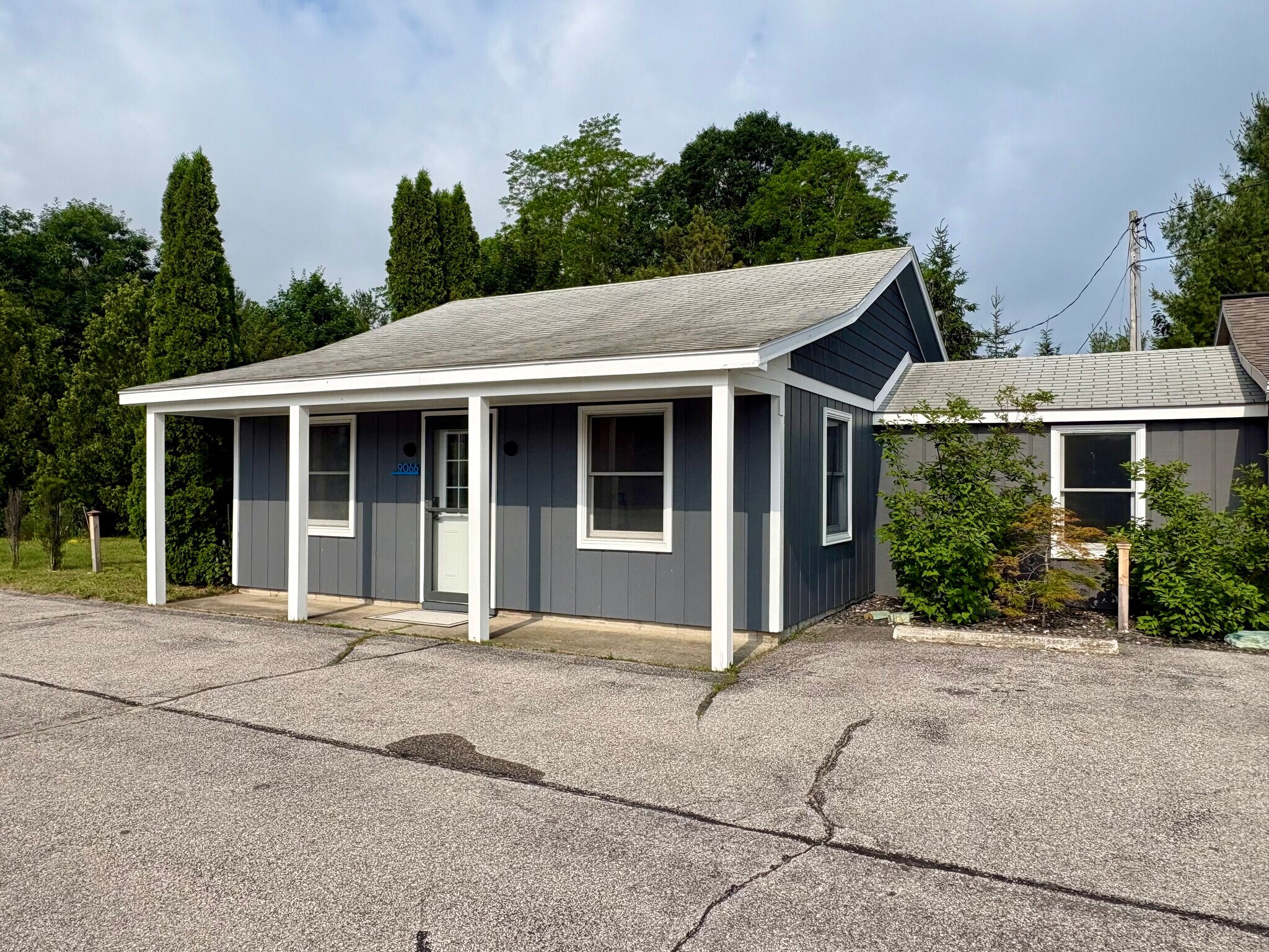 9066 N Bayshore Dr, Elk Rapids, MI à louer Photo intérieure– Image 1 sur 22
