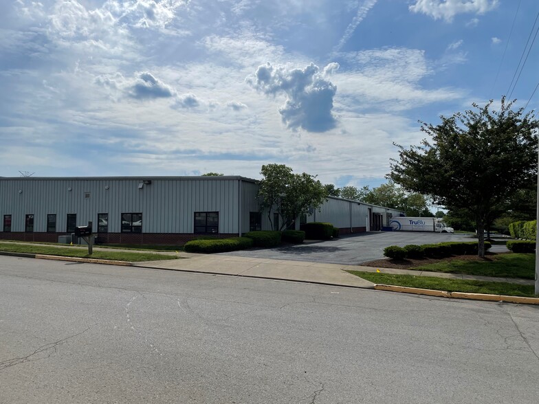 2086 Buck Ln, Lexington, KY à louer - Photo de l’immeuble – Image 2 sur 13