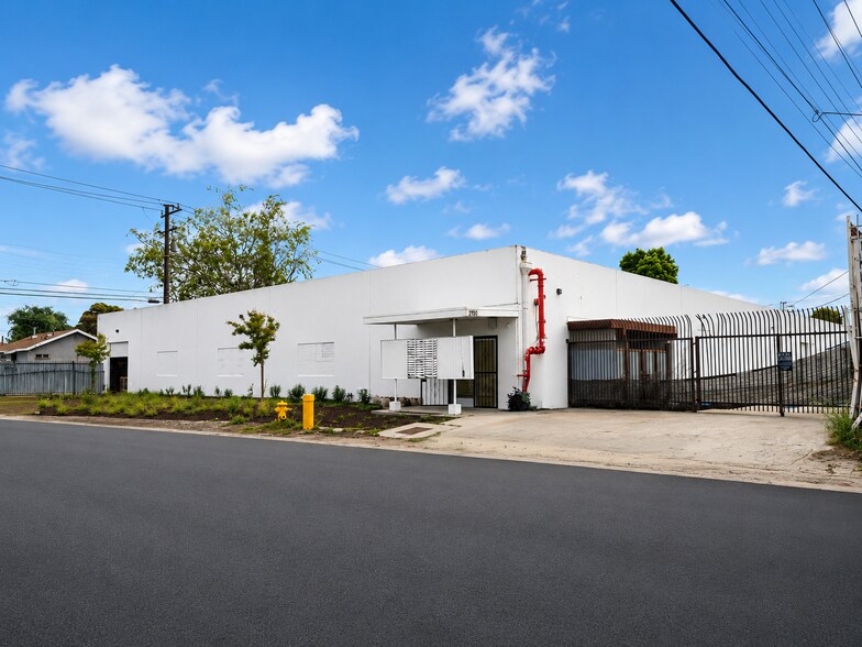 2728 N Slater Ave, Compton, CA à vendre - Photo de l’immeuble – Image 2 sur 11