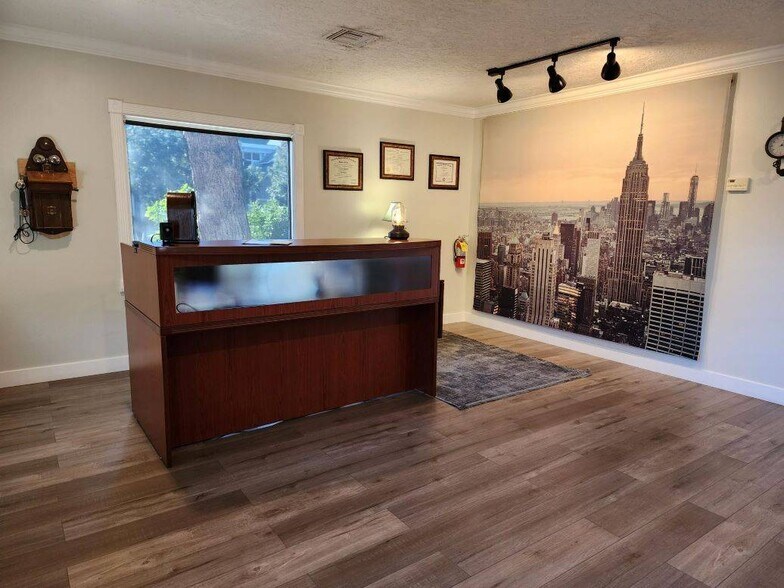 530 S 9th St, Las Vegas, NV à louer - Photo de l’immeuble – Image 1 sur 20